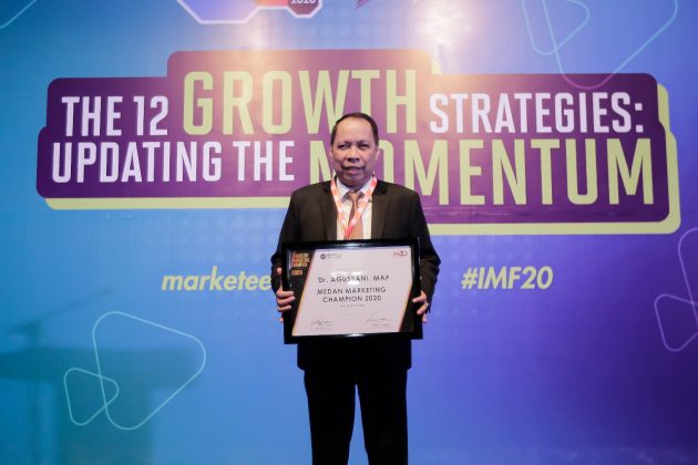 Rektor UMSU Raih Penghargaan Industry Marketing Champion 2020